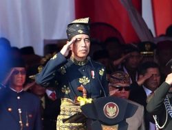 Berbusana Adat Kesultanan Deli, Presiden Pimpin Upacara Peringatan Harlah Pancasila di Monas