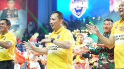 Kapolri Jenderal Polisi Drs. Listyo Sigit Prabowo M.Si. Laksanakan Kunjungan Kerja di Mako Satbrimobda Polda Kalbar Sekaligus Menyaksikan Grand Final dan Menutup Turnamen Bola Voli Kapolri Cup 2023